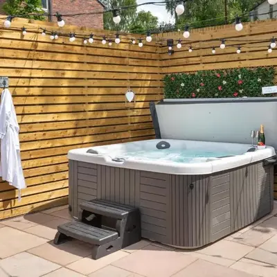Cottage - Sleeps 4 hot tub & pet friendly