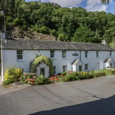 Riverside Cottage No 4