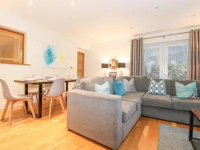 a living room with a couch and a dining room at Tandarra in Keswick