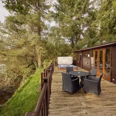 Buzzard Lodge with Hot-tub