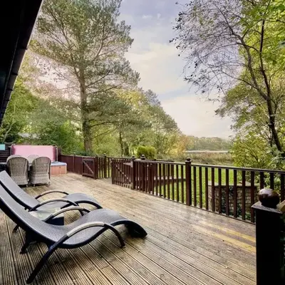 Dunnock Lodge with Hot-tub