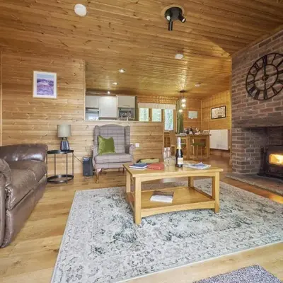 Gadwall Lodge with Hot-tub