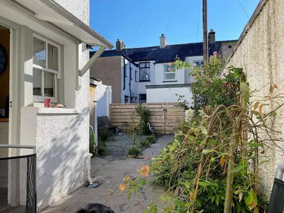 a small yard with a house and a dog at 3 Bed in Keswick 86162 in Keswick