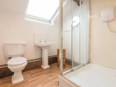 a bathroom with a toilet and a sink at 8 Bed in Applethwaite SZ373 in Applethwaite