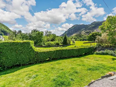 a hedge in a field with mountains in the background at 3 Bed in Keswick oc-sz148 in Grange