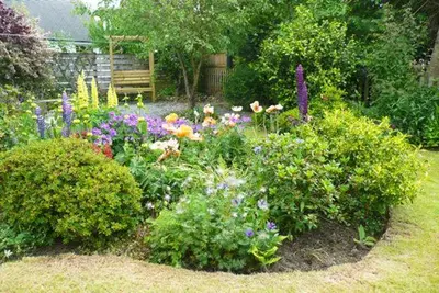 a garden with colorful flowers in a yard at 1 Bed in Keswick SZ133 in Keswick