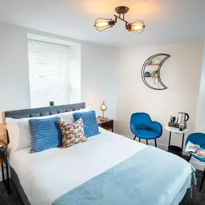Kings Arms Suites - Deluxe Room - En-Suite - Self Check In