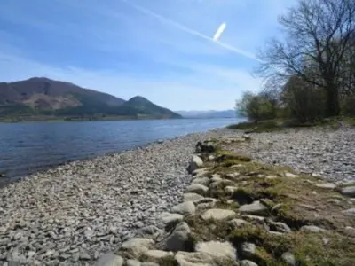 a rocky shore of a body of water at 1 Bed in Bassenthwaite 91211 in Bassenthwaite Lake