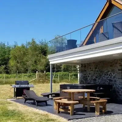 Cot Cottage - Panoramic Views & Hot Tub!
