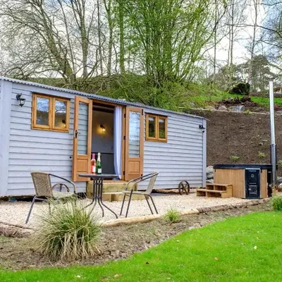Lintmill Lodges - Bluebell Shepherds Hut