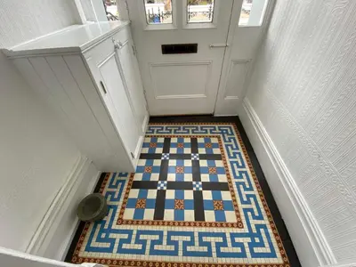 a hallway with a door with a tile floor at Tre in Douglas