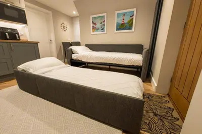 a room with two beds in a room at Stoneyloft Modern Apartment in Glen Vine in Glen Vine