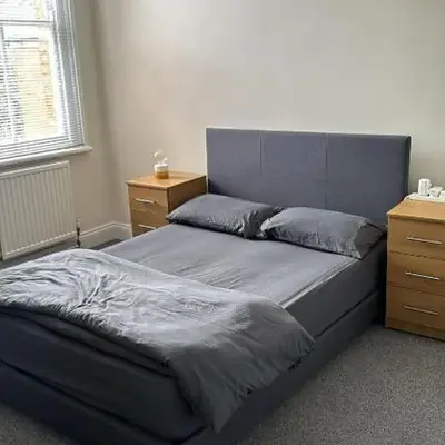 London Holiday Home - 8mins walk from Station Zone 2
