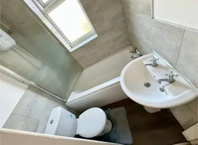 a bathroom with a sink and a toilet at HULL 2BED Sleeps 4 BETTO Cosy Home! in Moffat