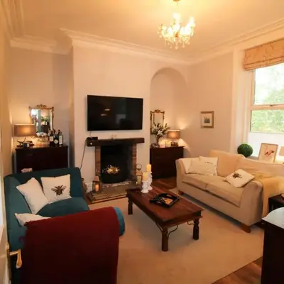 Chertsey Mount Townhouse