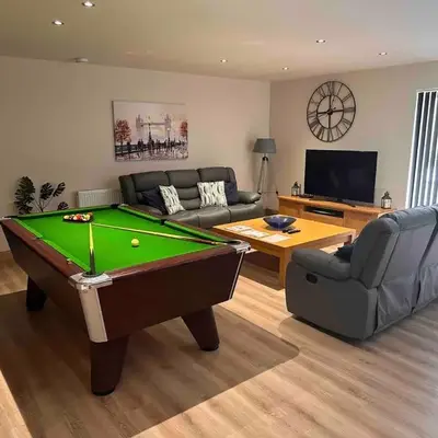 Woodlane 3bedroom7 seater hottub and a pool table