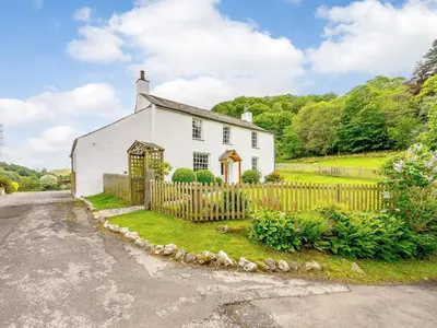 an old white house with a wooden fence at 4 Bed in Nr Keswick oc-sz231 in Braithwaite