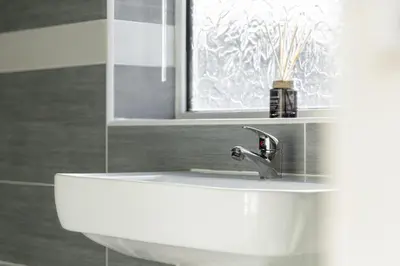 a white sink in a bathroom with a window at FREE parking, LARGE House for Contractors & Families, Sleeps 5, 4 miles to BLACKPOOL in Moffat