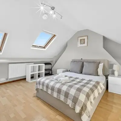 Spacious 5BR Home in Cardiff Bay with Office Area