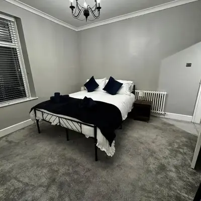 Central Near Hospital 2 Bedroom - Sleeps 4 - Self Check In - Fully Furnished
