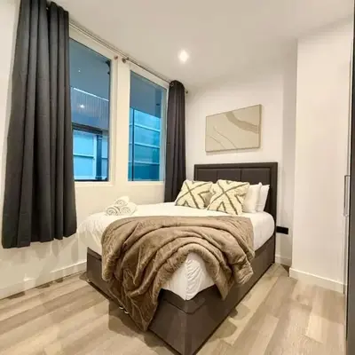 Bright 2-Bed Apartment in Bury Town Centre