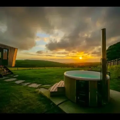 Laverock How Shepherds Hut with private hot tub