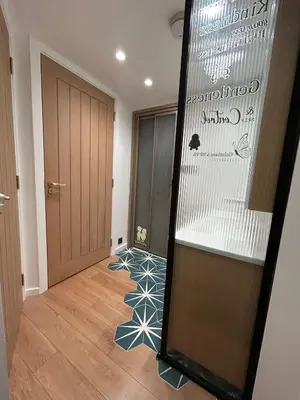 a hallway with a door and a tile floor at Baoyan Kingstong - 2 bedrooms in Moffat