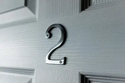 a black handle on a white cabinet door at Harbourlights Accomodation in Irvine