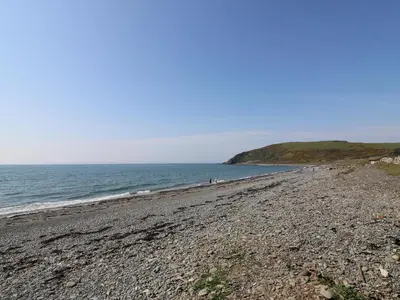 a rocky beach with the ocean in the background at Longforth Farm Cottage in Gillespie