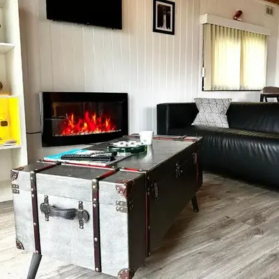 Lodge Cabin with Fabulous Views - Farm Holiday