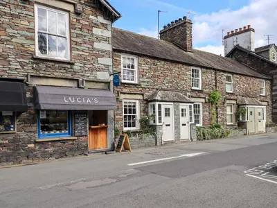an old brick building on the side of a street at Beck Steps 1 in Grasmere