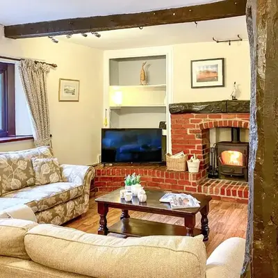 Brook House 2 - Uk31043