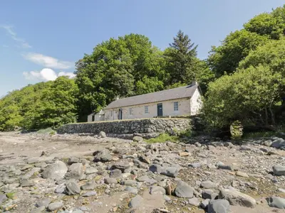 an old stone house on a rocky road at South Segganwell - Culzean Castle in Maybole