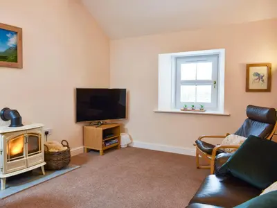 a living room with a flat screen tv and a couch at Walkers Retreat in Keswick
