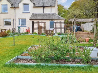a garden in the yard of a house at Craik Forestry Cottage in Teviothead