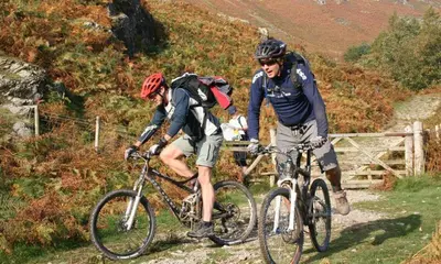 two people riding bikes on a mountain trail at Little Leveret Cottage in Keswick