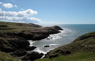 a view of the ocean from a cliff at Stables Cottage in Stranraer
