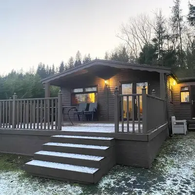 4 Bed House - Sleeps 9 - HotTub - Parking