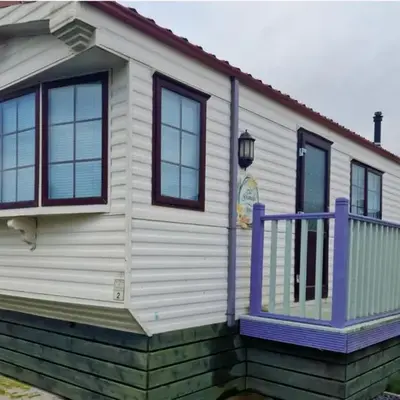 Caravan - Sleeps 4 - Pet friendly - Parking