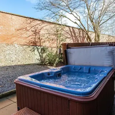 Bluebell Lodge 24 with Hot Tub